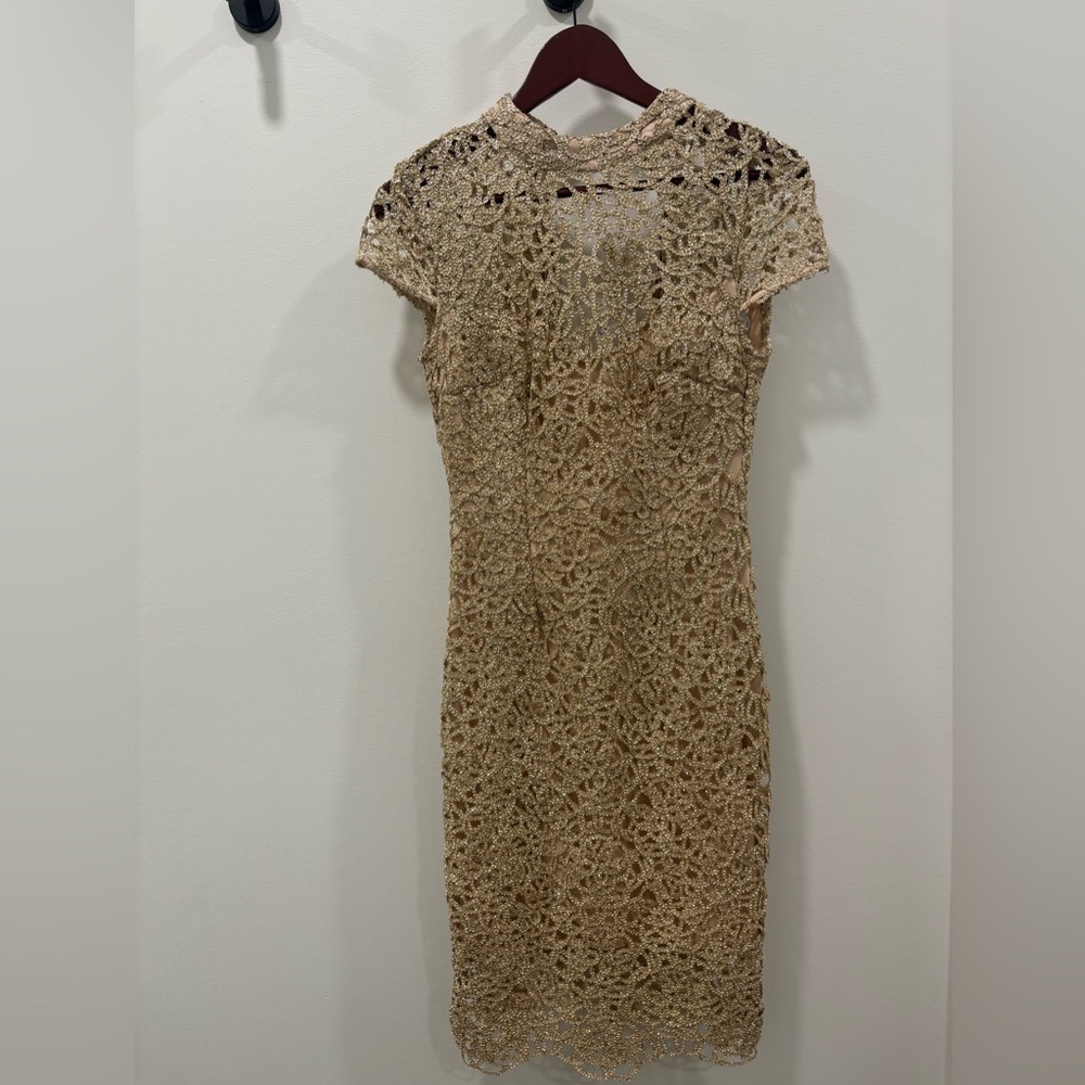 Premier Amour Short Sleeve Cap Sleeve Sheath Lace Dress Gold Midi Length Size 2
